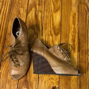 Gianni Bini Stylish Tan Lace-Up Peep Toe Wedges